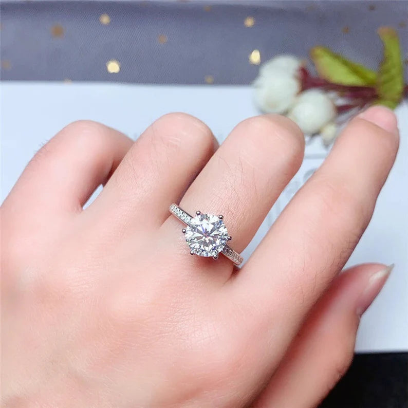 Caratbazaar Round Cut Moissanite Diamond Engagement Sterling Silver Ring