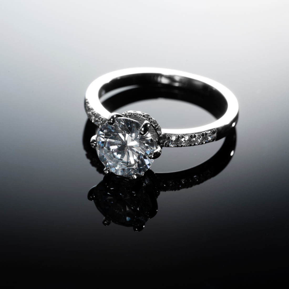 Moissanite vs Diamond: What are the Differences?