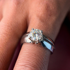 Round Moissanite Diamond, Simple Classic Men's 18k Gold Ring