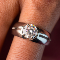 Round Moissanite Diamond, Simple Classic Men's 18k Gold Ring