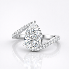 Pear Cut Moissanite Diamond Twisted Engagement 18K Gold Ring