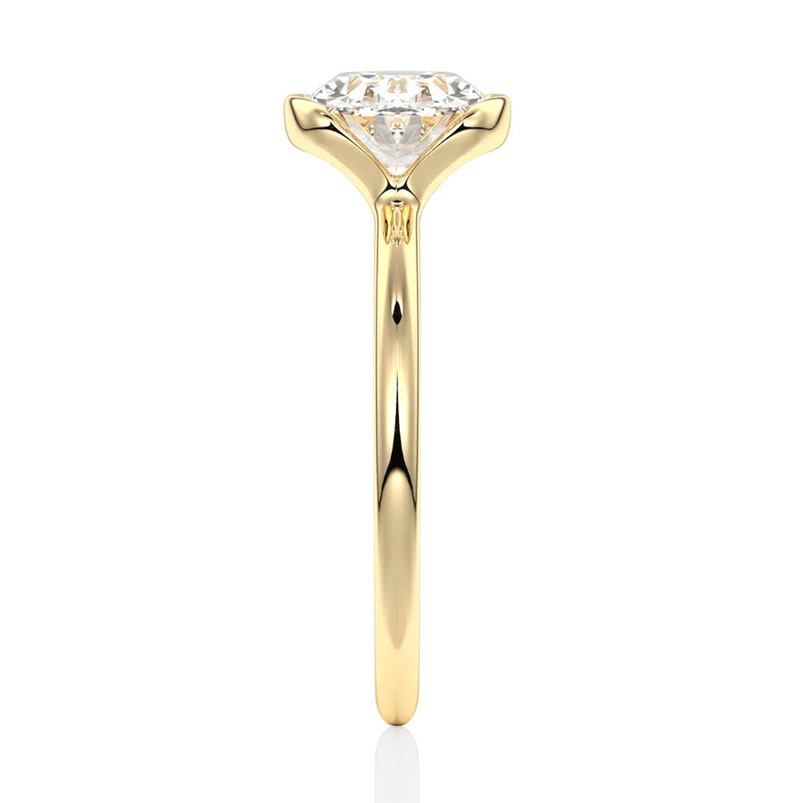 Oval Cut Moissanite Diamond East-West 14K Gold Ring