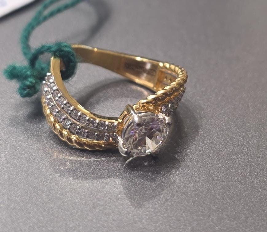 Round cut lab grown diamond ring 14k gold