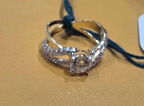 Round cut lab grown diamond 14k gold