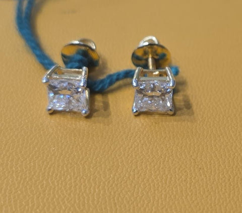 Princess Cut lab grown diamond 14k gold earring