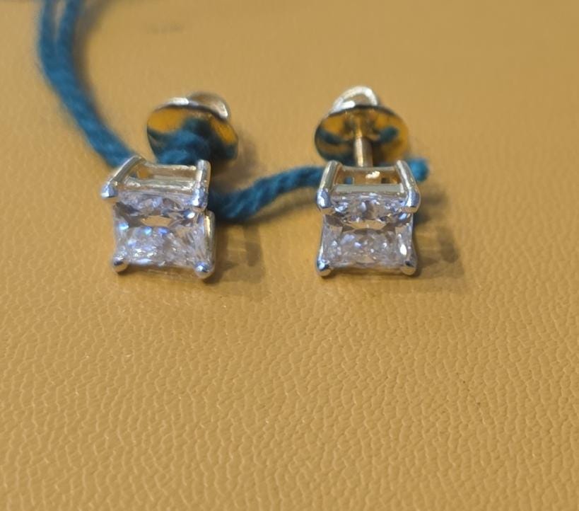 Princess Cut lab grown diamond 14k gold earring