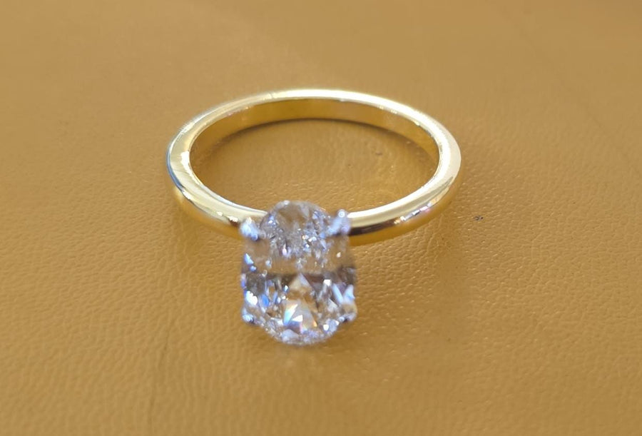Oval cut lab grown diamond solitare ring 14k gold